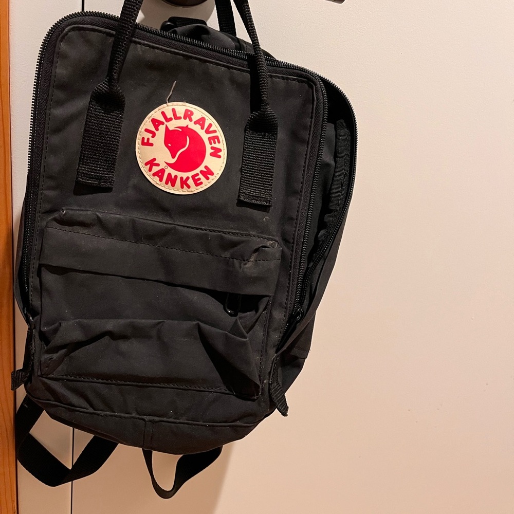 Fjallraven Black Kånken Bag Iconic Design